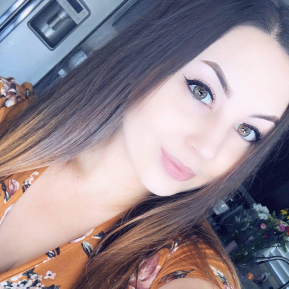Meet your Posher, Alicia